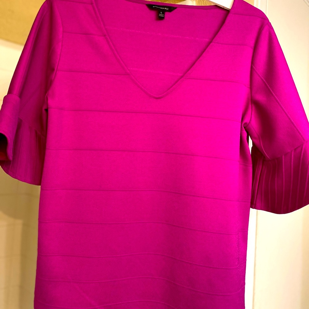 Banana Republic Woman’s Fuchsia Top. Large